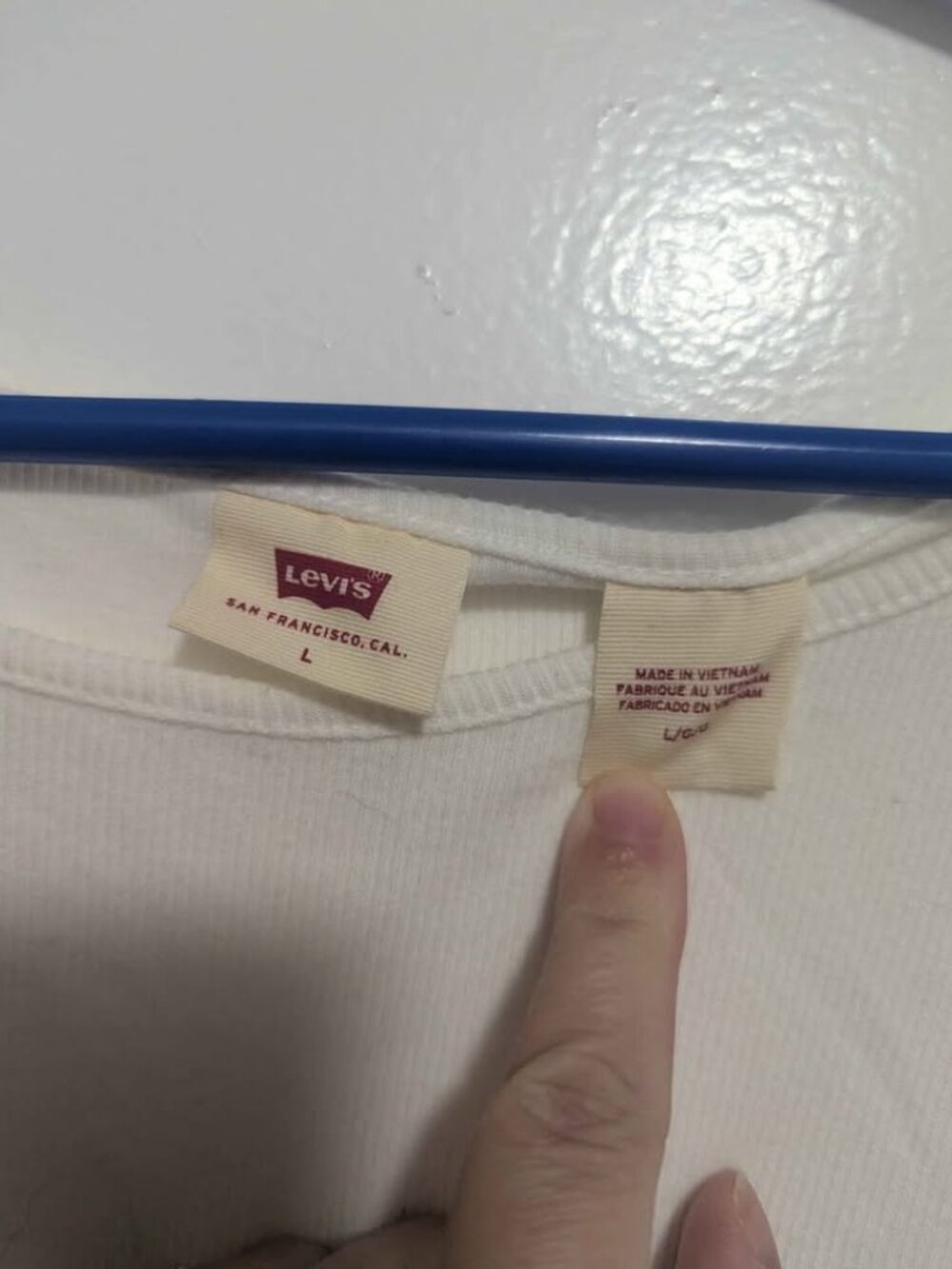 Levi’s White Long Sleeve Logo Tee - Picture 5 of 8